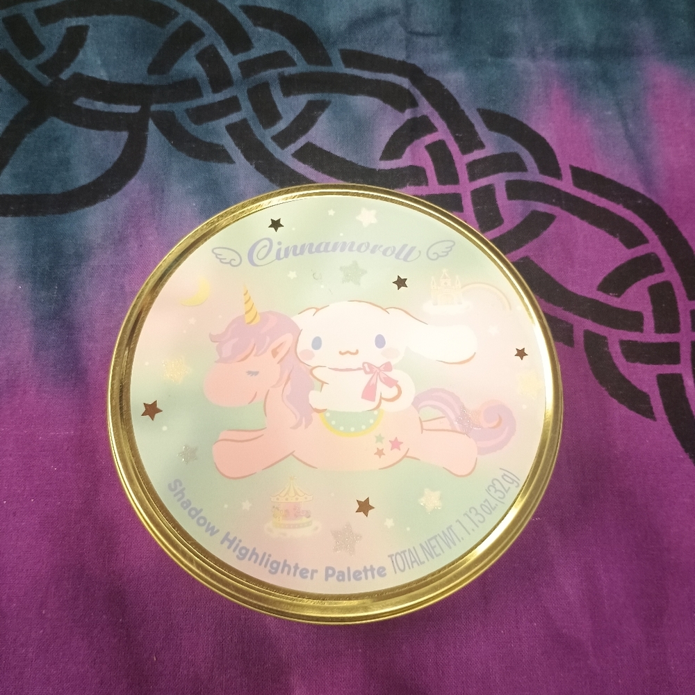 🌷Host Pick🌷🆕 Cinnamoroll Shadow Highlighter Palette